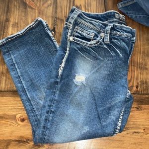 Silver mid calf capris size 31. Distressed look.